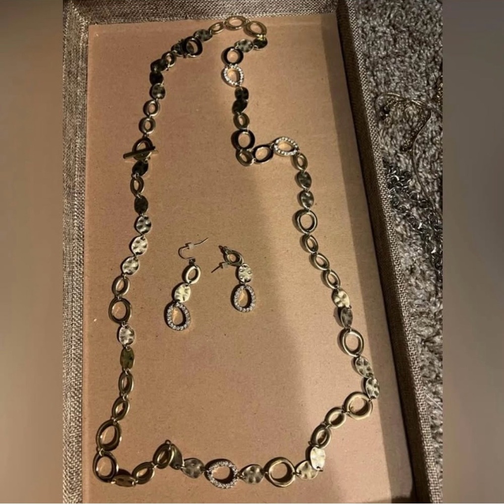 Elegant Gold Jewelry Set